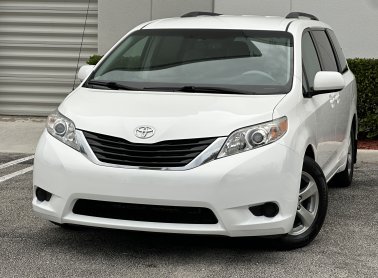 2012 TOYOTA SIENNA LE 8-PASSENGER