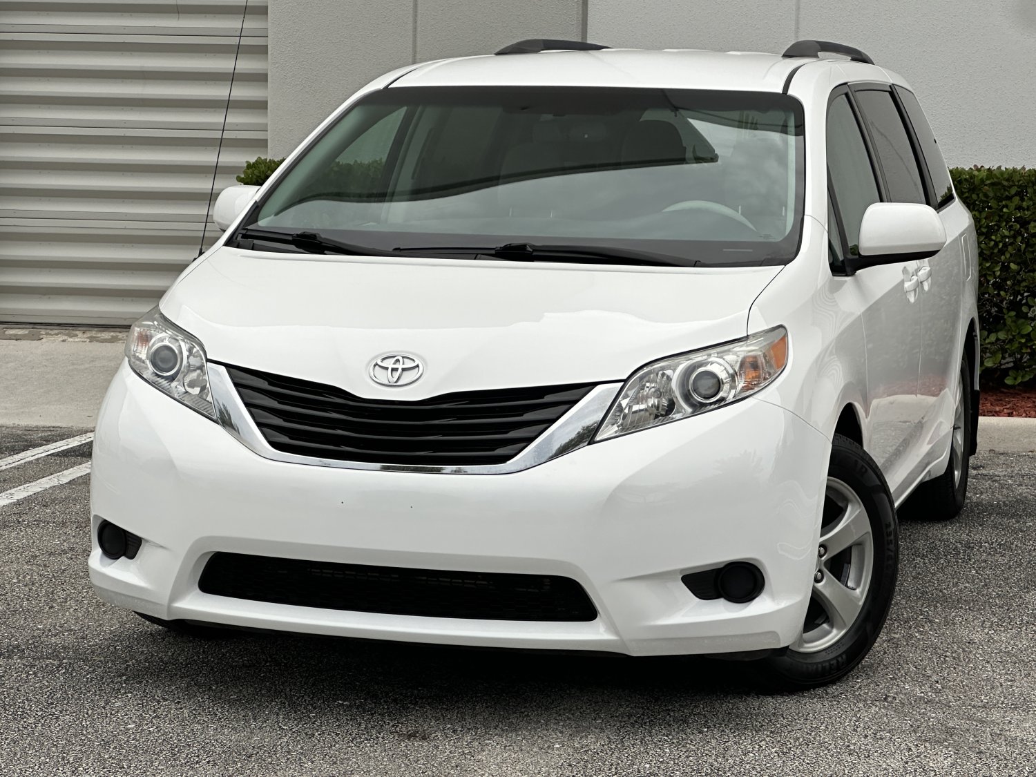 2012 TOYOTA SIENNA LE 8-PASSENGER